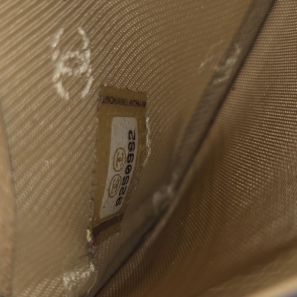 CHANEL interlocking C card case - Picture 12 of 15